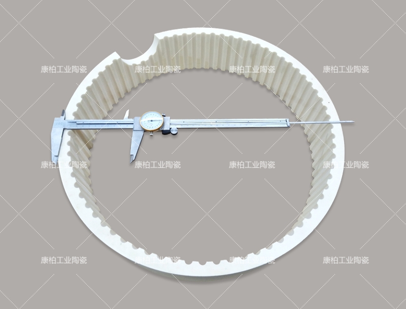 透明氧化鋁陶瓷是完全透明的嗎？會(huì)呈現(xiàn)顏色或霧感？?